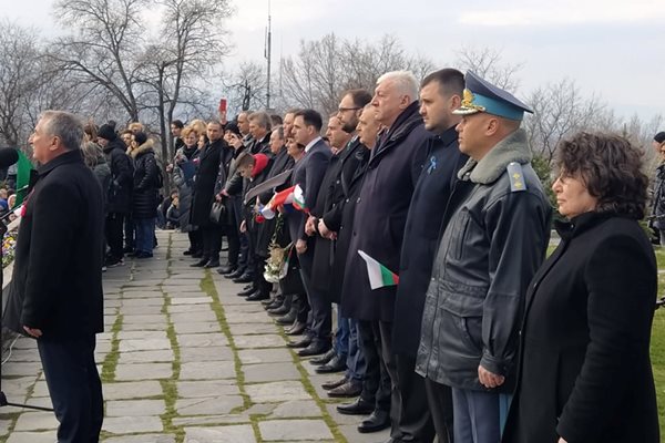 Кметът Здравко Димитров бе сред официалните лица.