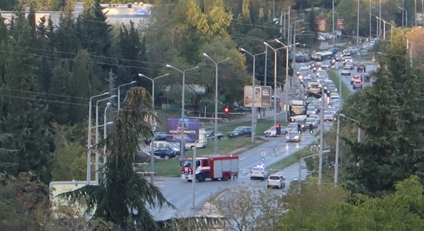 Кола се запали на светофар в Стара Загора