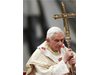 Папа Бенедикт XVI става на 90 години
