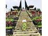 100 Кила посети индуистки храм в Бали