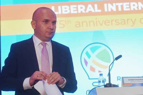 Съпредседателят на АЛДЕ Илхан Кючюк призова либералите за обединение.