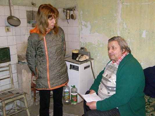 Близо година Петко Антов от с. Кладоруб разнасял 76-годишната снимка на Борис, за да намери в България негови живи роднини.