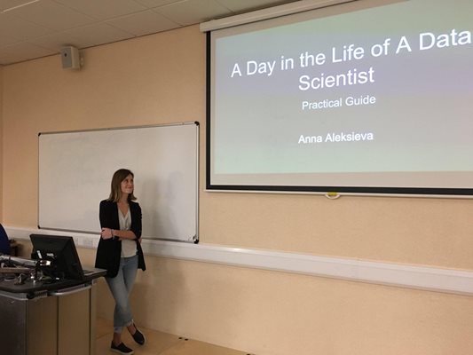 Алексиева като гост лектор при магистри по Изкуствен интелект в University of Manchester.