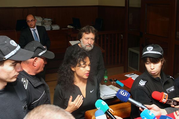 Николай и Евгения Баневи в съда
