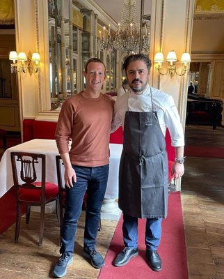  Шеф готвачът Матео Баронето с Марк Зукърбър в Торино