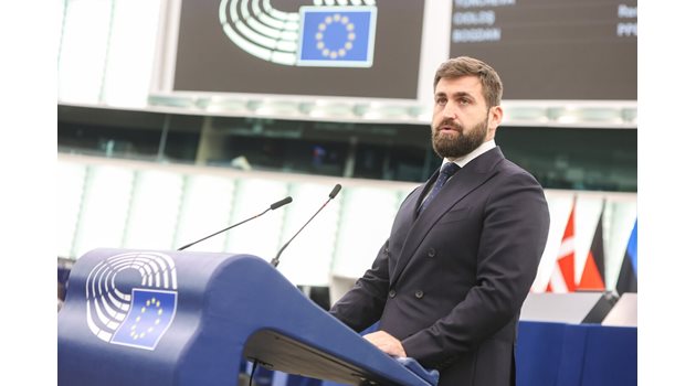 Андрей Новаков говори в Европейския парламент.