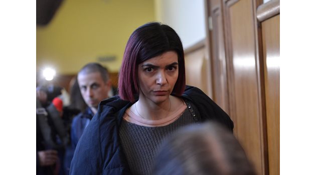 Ива Софиянска подкрепи съпруга си в съда. 
