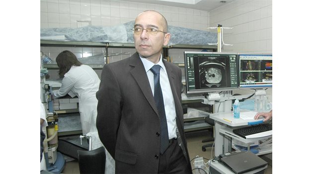 КАЗУС: Министър Стефан Константинов обмисля как да разреши възела в болницата.