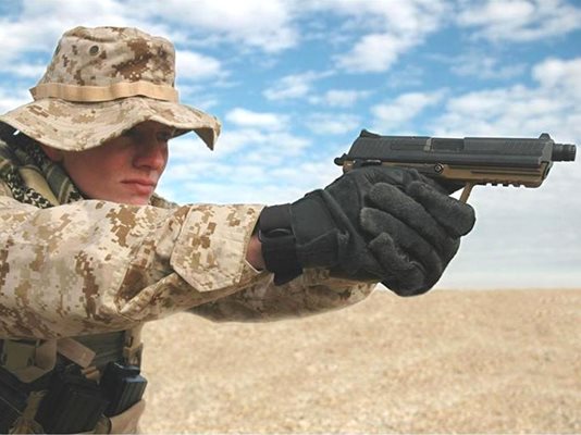 Пистолетът на снимката е базова модификация на HK 45 с ръчен предпазител.