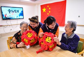 Китайците отбелязаха традиционния празник Чунян и с различни дейности показаха своята обич и уважение към възрастните