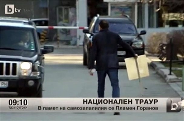 Нагло! Гуцанов задигна плакат срещу себе си