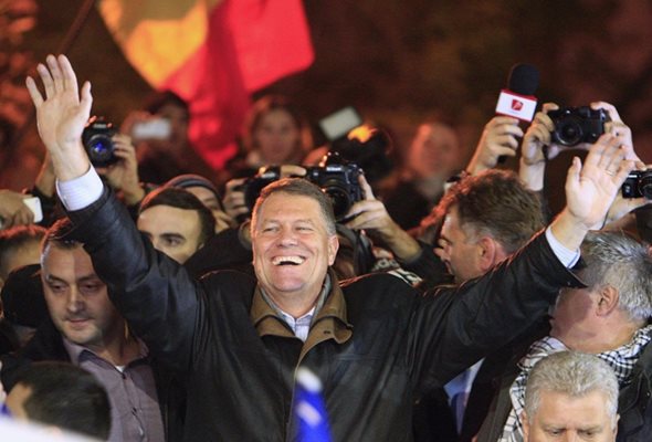Клаус Йоханис изненадващо победи фаворита Виктор Понта и стана президент на Румъния.