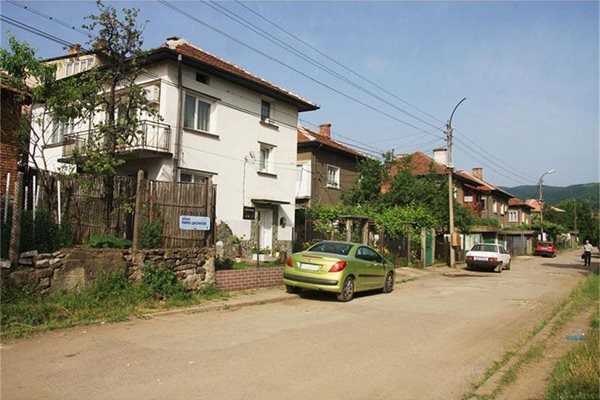 Къщата на бабата и дядото в Берковица 
СНИМКА: КАМЕЛИЯ АЛЕКСАНДРОВА
