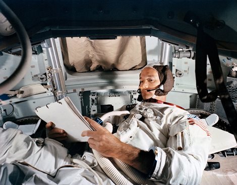 Майкъл Колинс, най-самотният
човек в историята, имал 18 плана как да спаси Армстронг и Олдрин