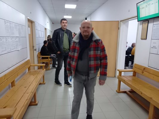 Ивайло Дадански дойде в пловдивския съд на делото, което бе отложено. Снимки: Авторът