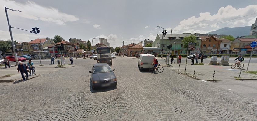 Състоянието на пътните настилки е сред проблемите, поставяни от граждани на "Красно село".
СНИМКА: Google street view