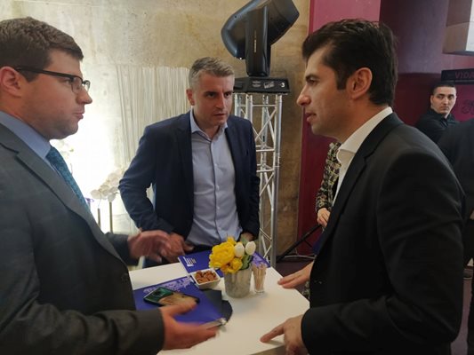Кирил Петков коментира актуални теми при учредяването на партията си в Пловдив.
