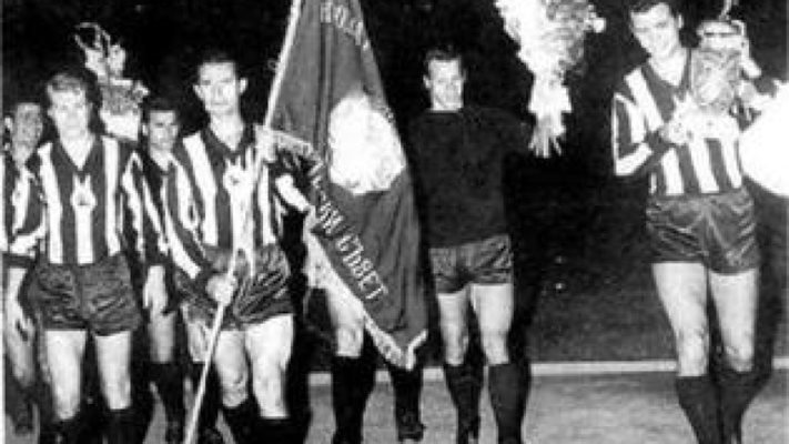 Апостол Чачевски гордо носеше шампионското знаме на "Локо" (Сф)