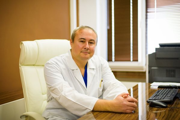 Проф. д-р Никола Колев, д.м.н., е най-младият доцент и професор в областта на хирургията в България. Завършва медицина през 1998 г. в Медицинския университет във Варна, а през 2003 г. придобива специалност по хирургия. От 2012 г. е ръководител на Катедрата по обща и оперативна хирургия в Медицинския университет във Варна.