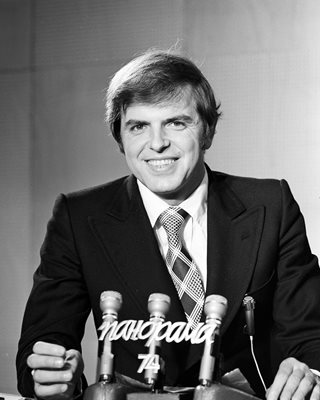 Тома Томов като водещ на “Панорама” през 1974 г. Днес журналистът международник е депутат от БСП.  СНИМКА: РУМЯНА БОЯДЖИЕВА