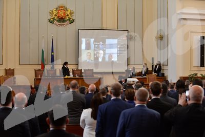 Петима депутати се заклеха дистанционно в 45-ия парламент, защото бяха под карантина. Сред тях бе и лидерът на ИТН Слави Трифонов.