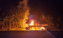 Автобус изгоря на магистрала "Тракия" до Вакарел (Видео)