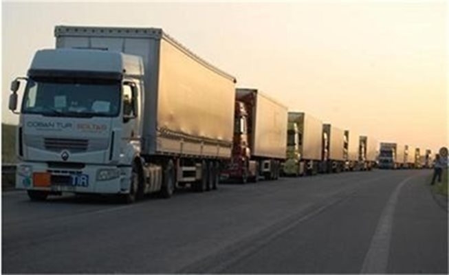 Интензивен е трафикът за товарни автомобили по границата с Румъния
