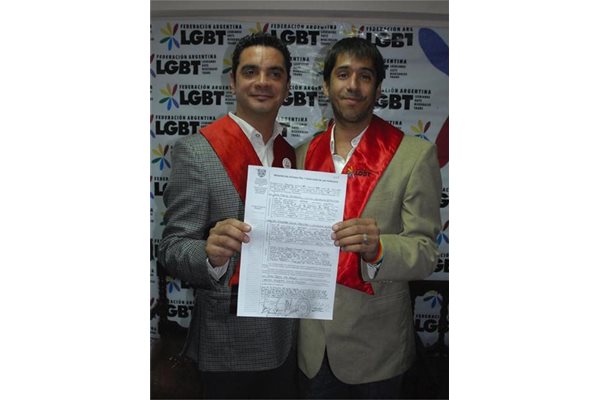 Първата гей двойка в Аржентина, сключила брак.