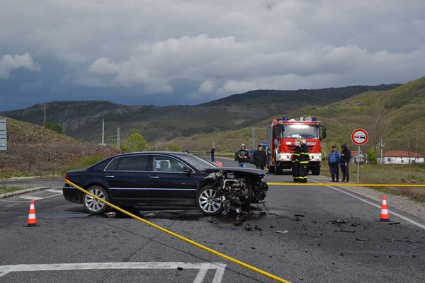 Автомобилът на Лютви Местан след катастрофата.