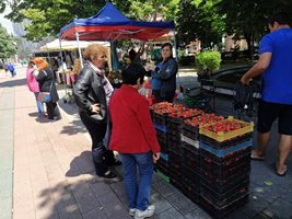 Едри ягоди примамват купувачи