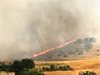 Горят треви и храсти до вилите в Изворище край Бургас, пращат трета пожарна