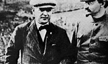 Кръстю Раковски се издига в съветската йерархия и е първи приятел с Ленин, но Сталин го включва в списъците за ликвидация