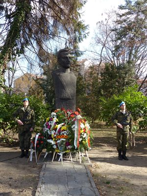 Честването ще се състои пред паметника на кап. Бураго в Дондуковата градина на 16-и от 9 часа.