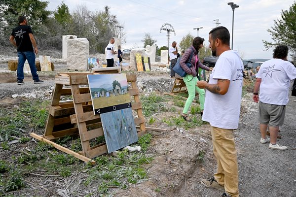 В рамките на пленера в Раювци живописци пресъздадоха красотата на Еленския Балкан

Снимка: Община Елена