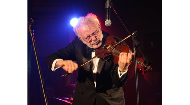 Първата цигулка на Ицко Финци я купува баща му.