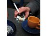 Учени разкриха защо след цигара ни се допива кафе