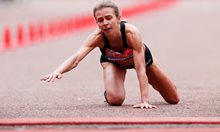 Британка бяга с елитните атлети на маратона в Лондон: Мислех, че губя зрението си на финала