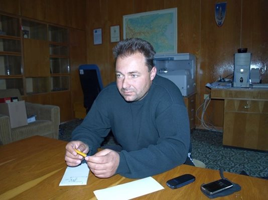 Никола Петров
