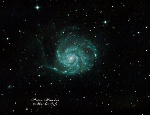 M101 Pinwheel Galaxy - спиралната галактика Въртележка на разстояние 27 милиона светлинни години от Земята, намираща се в съзвездието Голяма мечка.