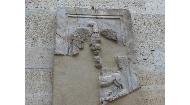 Оригиналните елементи на каменната украса на Велики Преслав