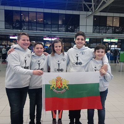 И петте деца, изпратени на олимпиадата в Тайланд от фондация "Димитър Бербатов", се завърнаха със златни медали.