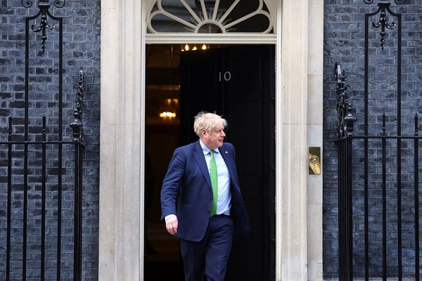 Как ще бъде определен нов премиер в Лондон след оттеглянето на Джонсън?