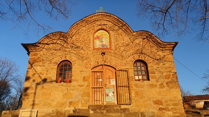 Църквата "Свети Георги" в Перник също ще посрещне Десницата