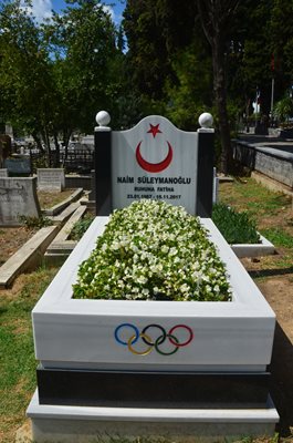 Гробът на Наим в Истанбул