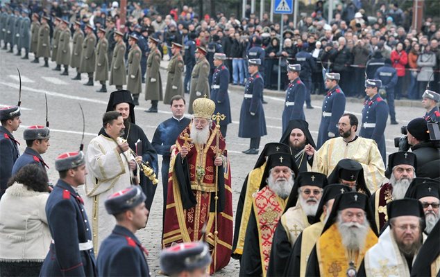 Литийното шествие продължи до храм "Александър Невски"