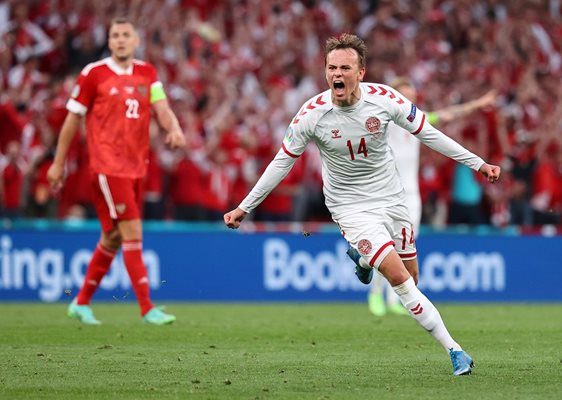 Дамсгор от Дания ликува след гола си за 1:0 в мача срещу Русия, спечелен от скандинавците с 4:1. СНИМКИ: РОЙТЕРС