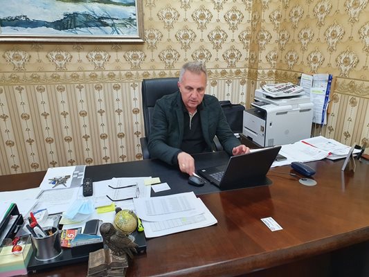 Шефът на МБАЛ "Свети Пантелеймон" д-р Константин Сапунджиев.