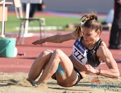 Габриела Петрова може да бъде спокойна, че в бъдеще ще има достойна заместничка в тройния скок, в лицето на талантливата Надежда Враждева от СКЛА "Ботев" - Пловдив.
