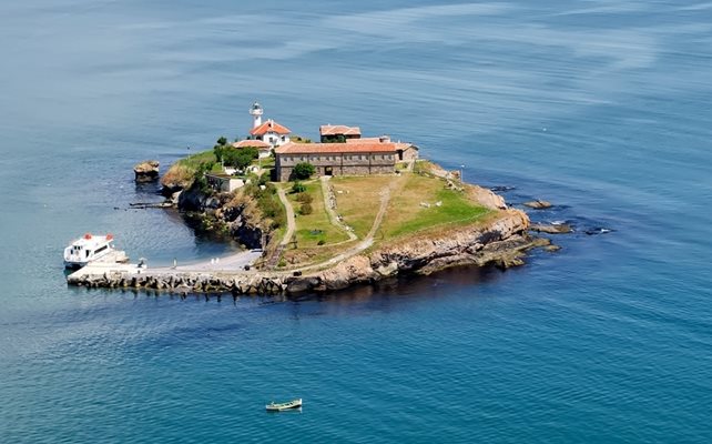 Остров Света Анастасия се превърна в новата туристическа дестинация.