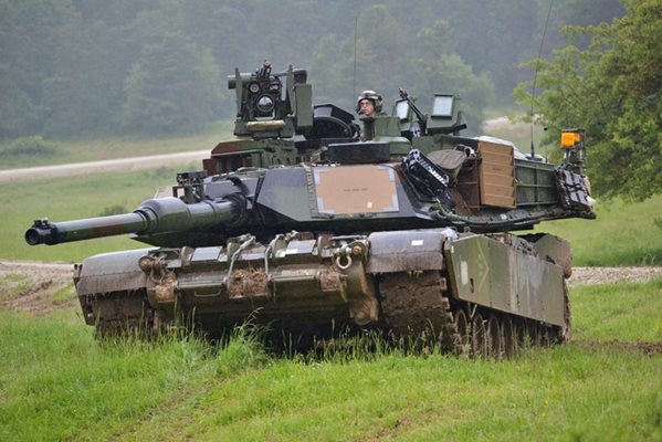 Доставките на германски и американски танкове целят да се помогне на украинците да се защитят във войната, а не, за да се превърнат в нападатели, твърди Стефано Санино – генерален секретар на Европейската служба за външна дейност. СНИМКА: АРХИВ